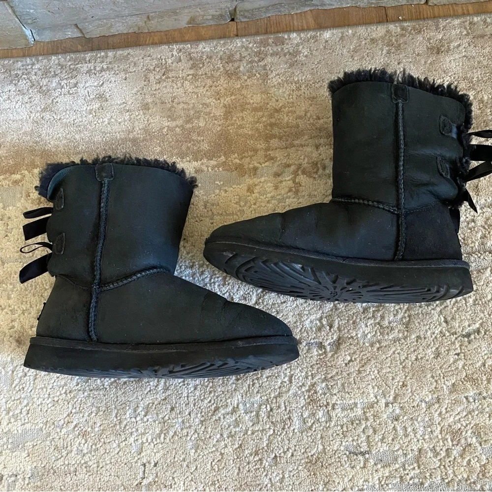 Ugg Bailey Bow II Black Short Boots Sheepskin Lined Suede Leather: 4